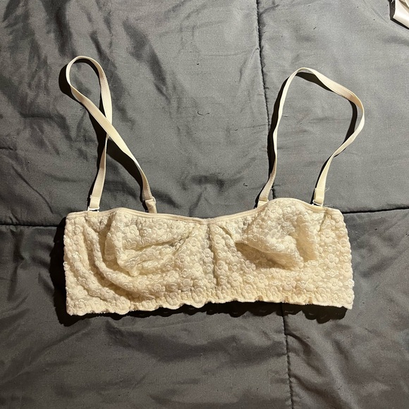 Olga Other - EUC. Olga Cream Floral Lace Convertible Bra